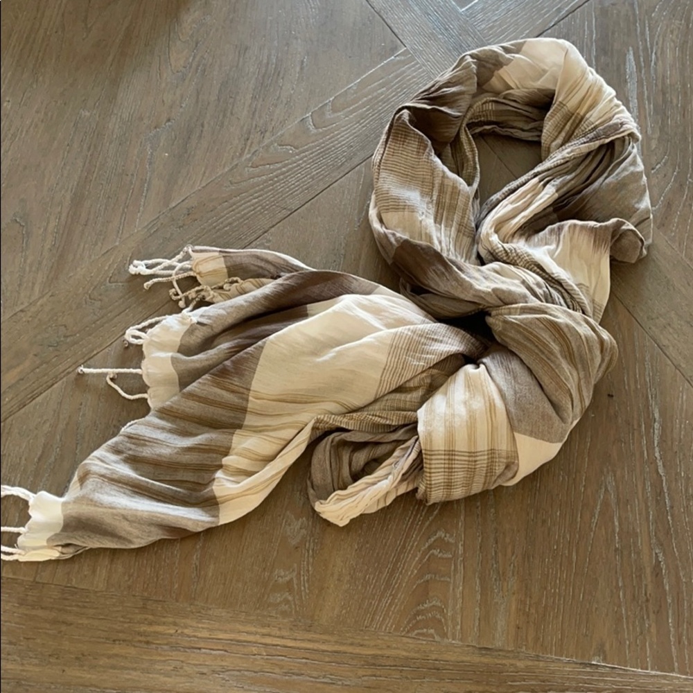 Women’s scarf